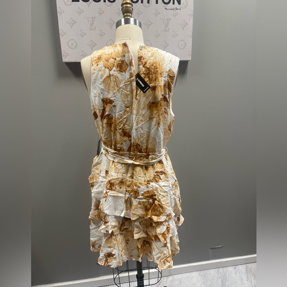 Express - gold and white design dress nwt - Picture 2 of 4